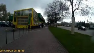 Rowerzysta v Piesi na Ścieżce Rowerowej