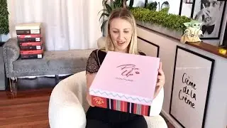 Кэти распаковывает загорелые туфли Pinup Couture на высоком каблуке высотой 5 дюймов с открытым носком в ретро-стиле.