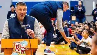 Mike Vrabel Reads Dr. Seuss to Local Elementary Schoolers | Patriots In The Community