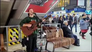 London Busker sings Fairytale Of New York - The Pogues | Matt Ginno Cover