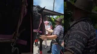 Yahaira montando a caballo #wachandotv #Cachiporristas #Bastoneras #baile #viral #ElSalvador