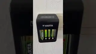 VARTA LCD plug battery charger