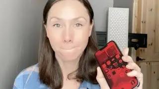Turn your iPhone screen RED {block blue light at night | increase your body&rsquo;s melatonin production}
