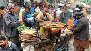 50 YEARS Old Desi BREAKFAST 😱 SIDHU Saag Makhan PARATHA | Aloo PARATHA | PAKISTANI Street Food