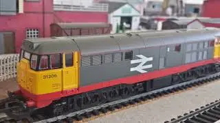 LIMA 205031A3 BR Class 31 No. 31206 BR Railfreight Large Logo L44887