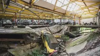 Avventura in un magazzino abbandonato pieno di auto d’epoca nascoste