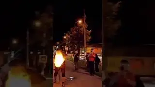 Vorsichtig sein wenn ihr so etwas macht #shorts #feuer #feuerspucken