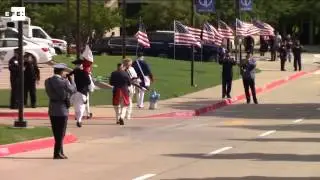 Milhares de pessoas acompanham funerais de 3 dos policiais mortos em Dallas