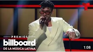 Bad Bunny  Artista del a&ntilde;o en  Billboard ( Gana 10 premios )