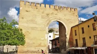 Puerta de Elvira en la ciudad de Granada