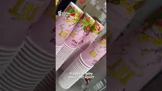 Ly Giấy Tết 2026 M&agrave;u Hồng Pastel &ndash; Mẫu Hot Cho Qu&aacute;n Tr&agrave; Sữa, C&agrave; Ph&ecirc;Tại Xưởng SX Ly Giấy T&ocirc; Giấy