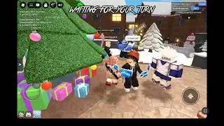 Play mm2 with me and my bestie mamatausa (something weird happened)