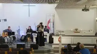 Iltakirkko; Maarit Laamanen, Gabriel Ebah, mus. Elina ja Lenita.