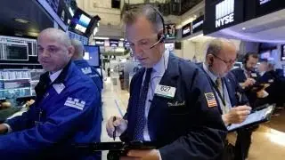 How stock traders benefit from market volatility