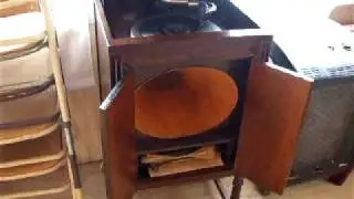 Himno nacional de Chile en Vitrola antigua.