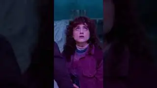 Nancy and Jonathan confront their relationship during a life-threatening moment #strangerthings