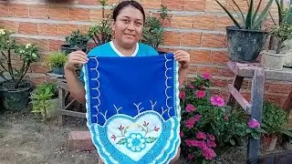 CROCHETEIRA ELIZETE MOSTRANDO UM ÓTIMO TRABALHO E COMO PINTO AS FOLHAS NO TECIDO 