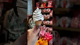 Lindt Eis 🍦Designer Outlet Roermond #lindt #lindtchocolate #lindteis #outlet #designeroutlet