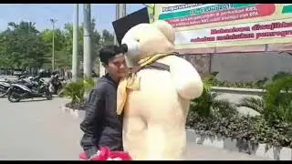 Kado wisuda romantis