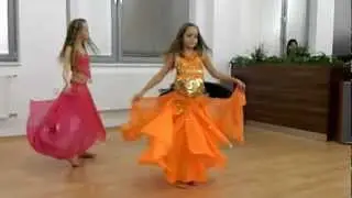 Mal&eacute; orient&aacute;ln&iacute; tanečnice