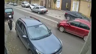 Sudden street dash by girl leads to car crash in Kaspiysk, Russia