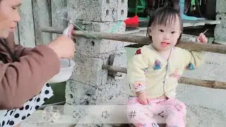 The daily struggles of a single mother and her child.