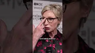 Jane Lynch on Christopher Guest's use of improv