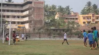 Precise crosses in front of goal. Finishing practise with the Phoenix Replay Football Machine