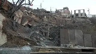 Chile: Valparaiso residents survey ruins as wildfire dies down