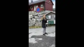 Utlevering av 6 &aring;rs bok fr&aring; Kinn (Flor&oslash;) og Eikefjord kyrkjelydar