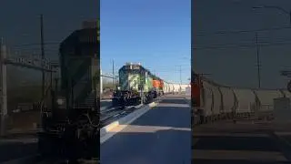 BNSF 1968 leads the YPHX1051-26A through Phoenix on 03/26/2023