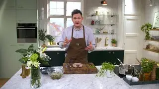 Kökets middag: Fläskkorv med gul ärtpuré och senapspicklad gurka - Köket