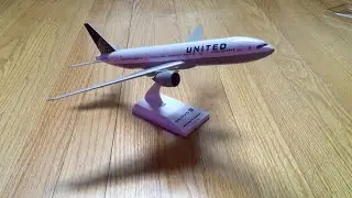 United 777 200ER skymarks unboxing