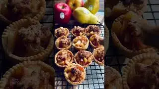 Mini Pear & Apple Pie Charcuterie Board #HolidayRecipes #Thanksgiving