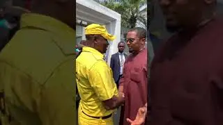 SAMUEL ETO&rsquo;O SON CO&Eacute;QUIPIER AU SORTIR D&rsquo;UNE RENCONTRE AVEC LES EMPLOY&Eacute;S D&rsquo;UNE BANQUE #fecafoot