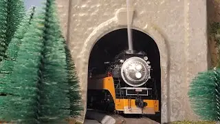 SP GS-4 Hauling Barley Down The Rails. #train #railway #modelrailroad #steam 