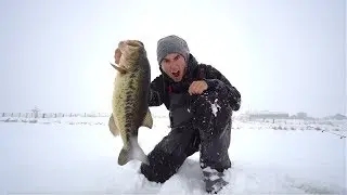 Ice Fishing for BIG BASS (Amazing)