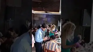 Salsa en vivo mientras desayuno 🤤 #salsa #salsaenvivo #salseros #cuba