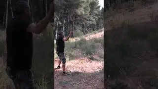 Survival Waffe bauen: Steinschleuder Test 