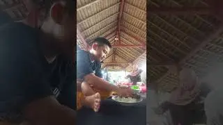 kasih makan ikan