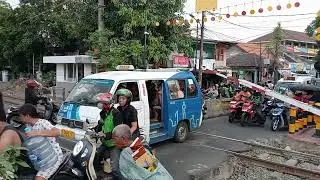 Perlintasan padat pengendara hanya ada di stasiun gang sentiong