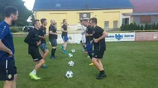 Kreatives Fussball Aufw&auml;rm Training mit Spa&szlig; und Fun
