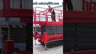 Crawler type self-propelled scissor lift