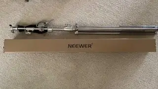 Neewer 2 in 1 Photography Light Stand Review, Base not as wide as similar integrated boom stands, ot