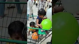 hum log mall me ghumne gaye hai#cute #trending #shorts #viral #like #comment #share #cutebaby #twins