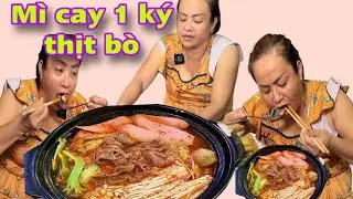 Chị Xuyến ăn sáng đơn giản chỉ 1 gói mì và 1 ký thị.t bò
