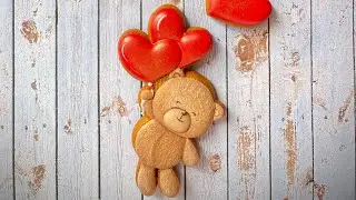 Sweet Teddy Bear cookie 🧸 In Love ❤️🥰,royal icing decorating cookie . Valentines gift 💝.