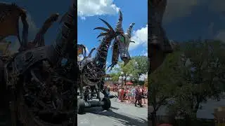 Maleficent's Dragon is Amazing at the Festival of Fantasy Parade | Magic Kingdom, Walt Disney World
