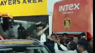 Shahrukh Khan at Khandheri stadium Rajkot (by Aazim Advani)