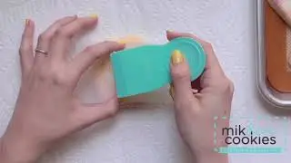 Stenciling Cookies with Royal Icing